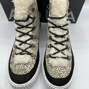 Aqua Women's High Top Sneakers - Size 9